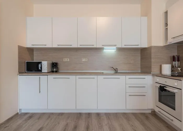 Blue Lagoon Seafront Apartament Warna