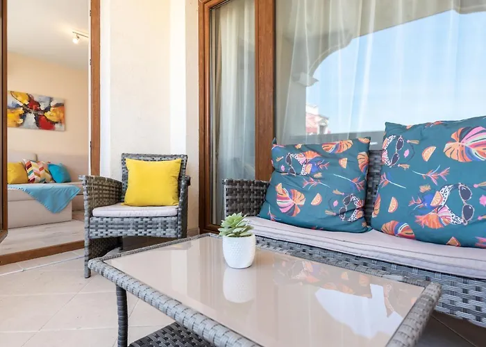 Blue Lagoon Seafront Apartament *