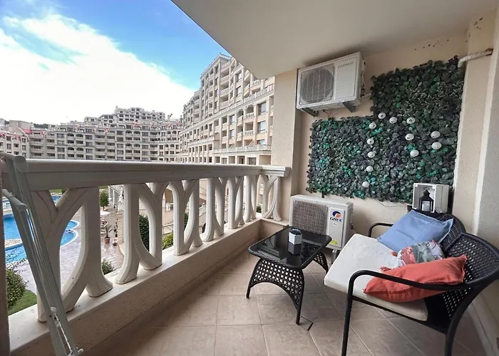 Blue Lagoon Seafront Apartament *