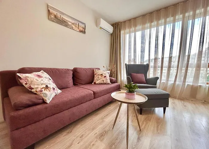 Blue Lagoon Seafront Apartament