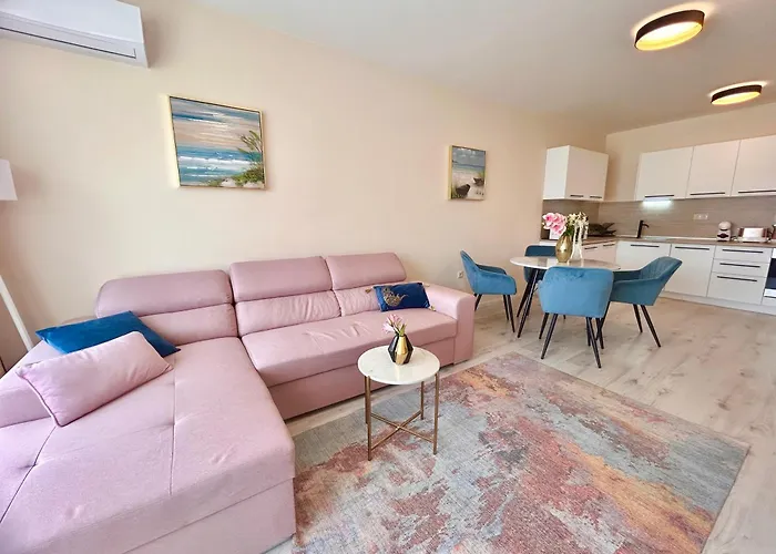 Blue Lagoon Seafront Warna