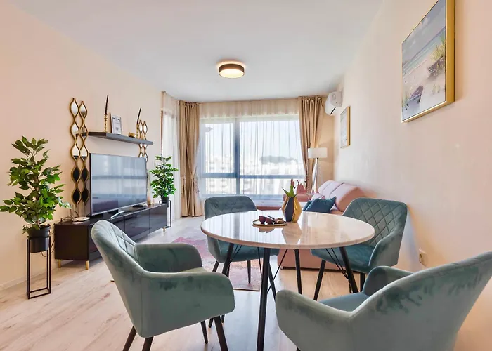 Blue Lagoon Seafront Apartament Warna